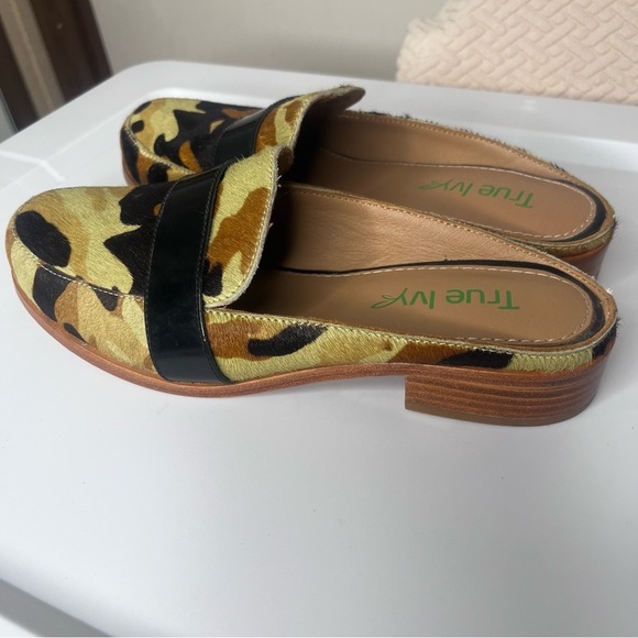 Shoes - True Ivy camouflage green slip on mules pony hair leather womens shoes size 6M